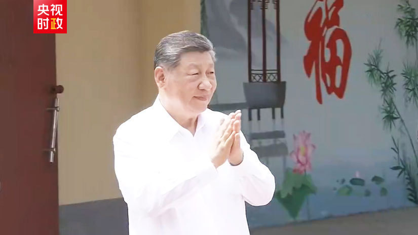 教师在幼儿园内驾车撞倒名孩子致死