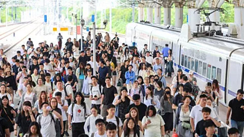 樊振东全锦赛适应场地训练