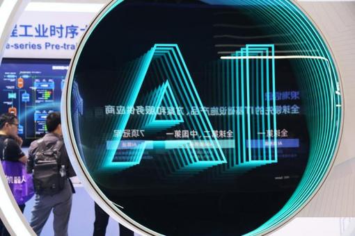 王沪宁出席建设强大国内市场调研协商座谈会