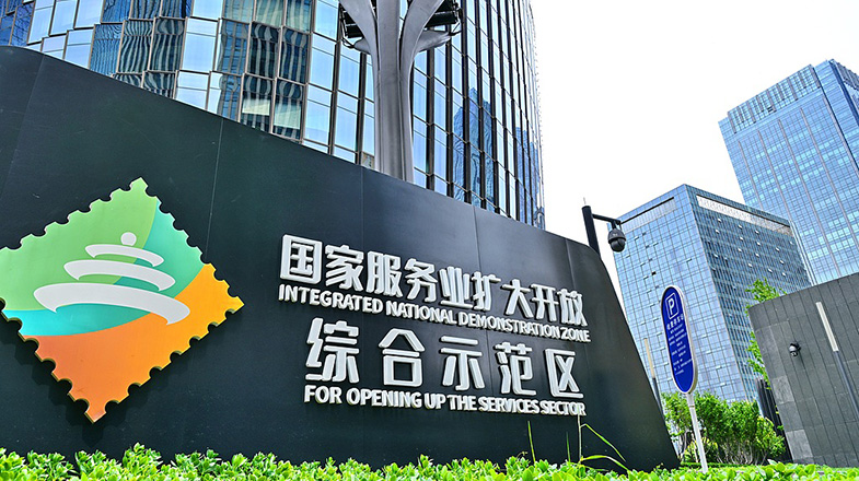 荒废十年重获新生 霞飞湖沉陷区复垦迎来首个插秧季