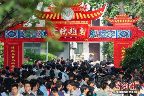 王毅会见伊朗最高国家安全委员会副秘书内扎米普尔