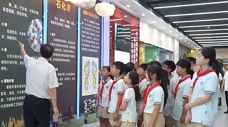 俄罗斯研学团走进东宁校园沉浸式体验中国端午民俗