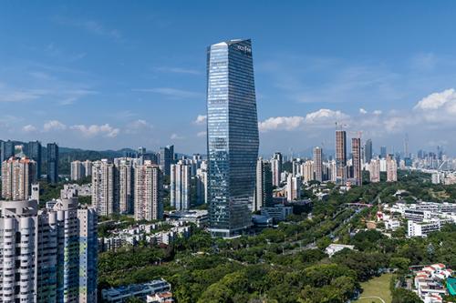李强出席2026年夏季达沃斯论坛工商界代表座谈会