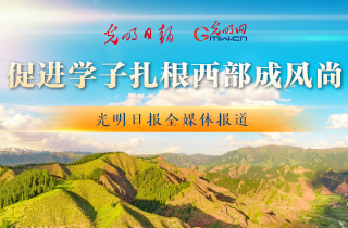 小伙捡到疑似手雷赶紧上交