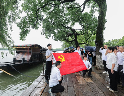 云南保山端午“赶花街”:花香药香 氤氲满城