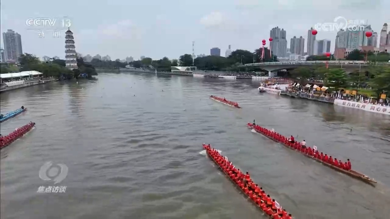 提出“建设有中国特色的社会主义”（伟大征程）